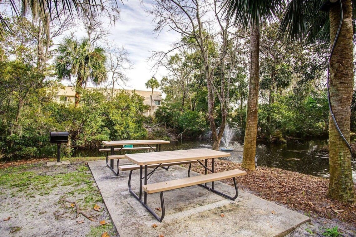 Xanadu picnic and grilling area