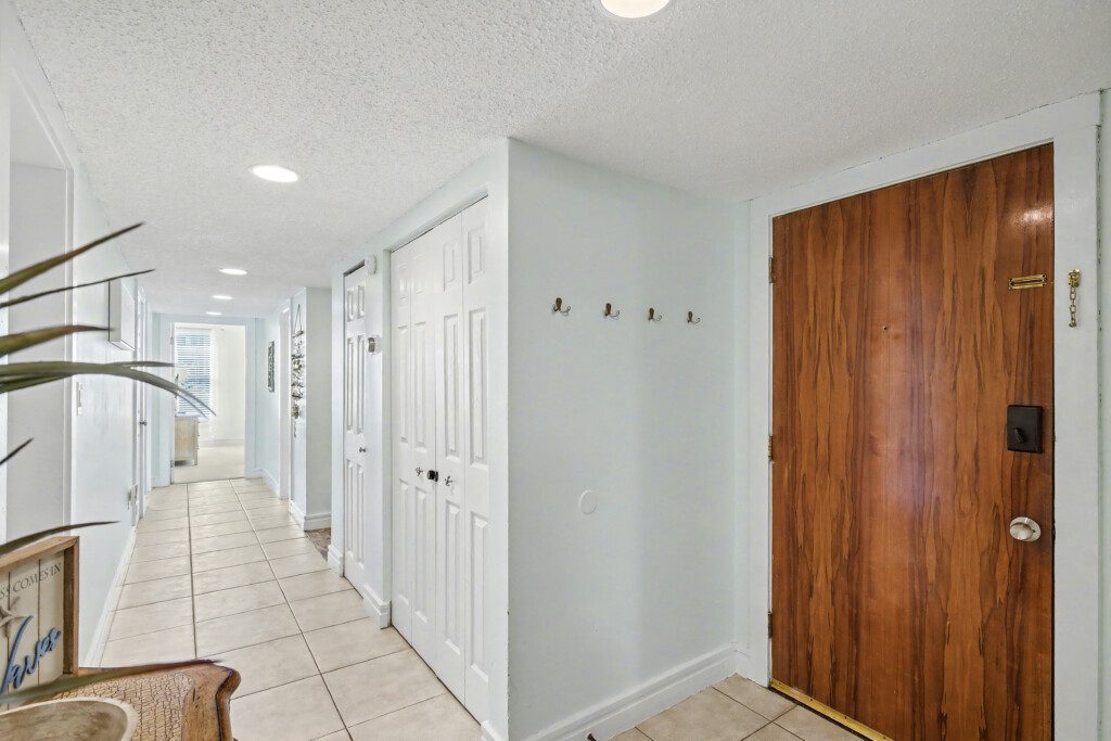 Xanadu hallway