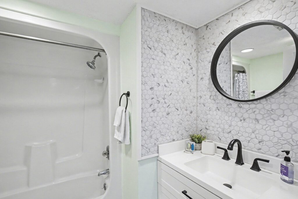 Xanadu hallway bathroom